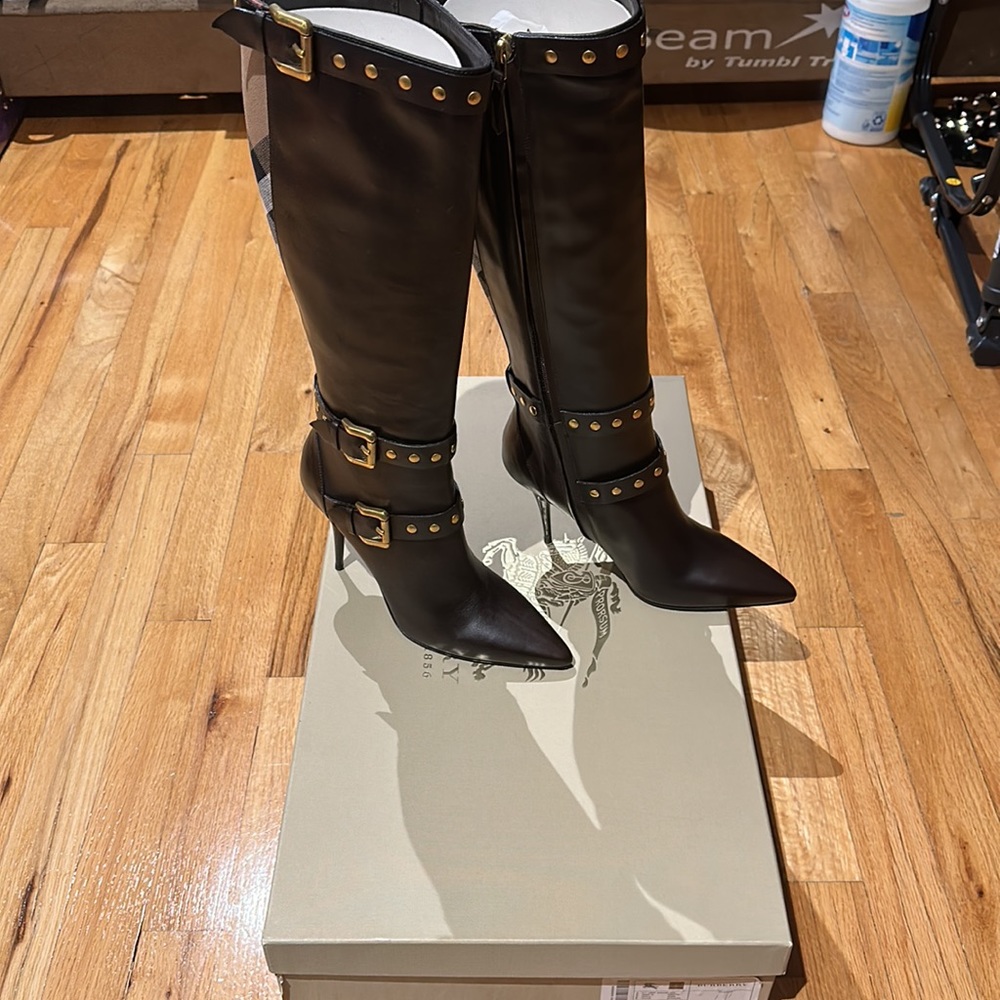 Burberry Brown Leather KneeHigh Zipper Boots Sz 37.5 Euro Almost Mint - Picture 3 of 10